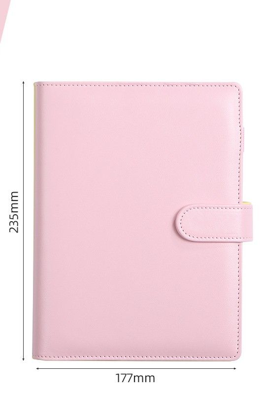 Agenda de anillas A5 color rosa suave con cierre magnético.